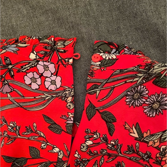 Red floral top - Picture 3 of 5
